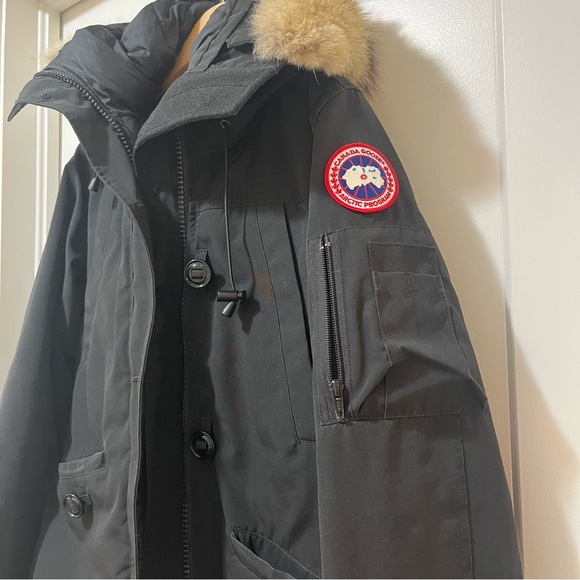 CANADA GOOSE - Buttoned/ Zippered Winter Coat - Mint Condition - Women’s M - Picture 12 of 14